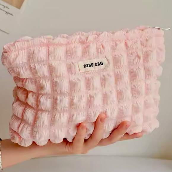 BUBBLE PUFFY PUFFER PINK ZIP TOP MAKEUP BAG-COSMETIC BAG-QUILTED-NEW - Picture 2 of 7